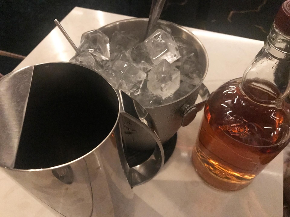 ホストクラブへの初来店ガイド：基本的なシステムと流れ