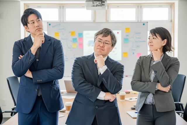 管理の手間や保管場所不足といった担当者が抱える課題