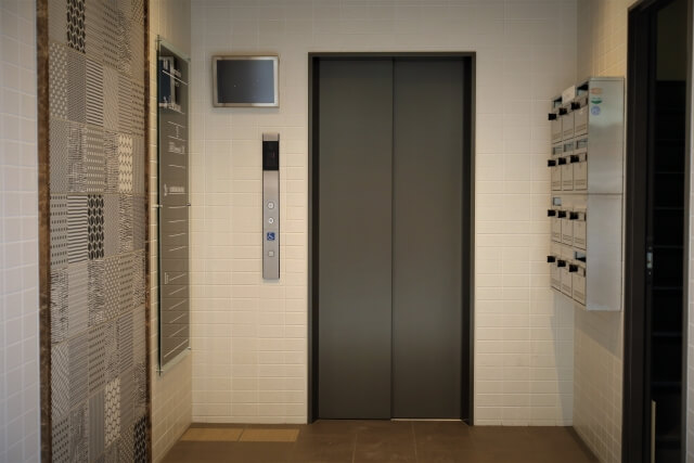 停止リスクのあるエレベーター内への備蓄のポイント