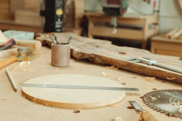 店舗什器の耐久性を左右する素材選びのポイント