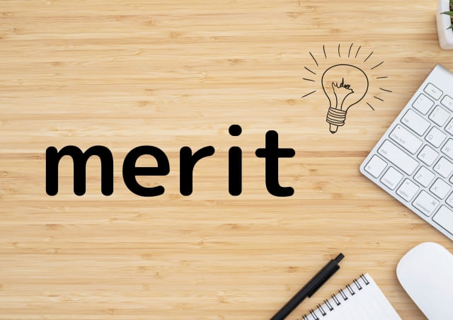 メリットが強調されたオフィスデスク