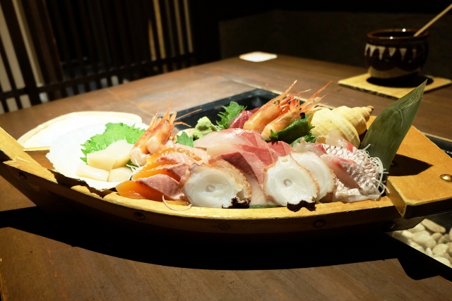 接待や会食などのビジネスシーンに最適。静かな空間で楽しむ本格海鮮料理